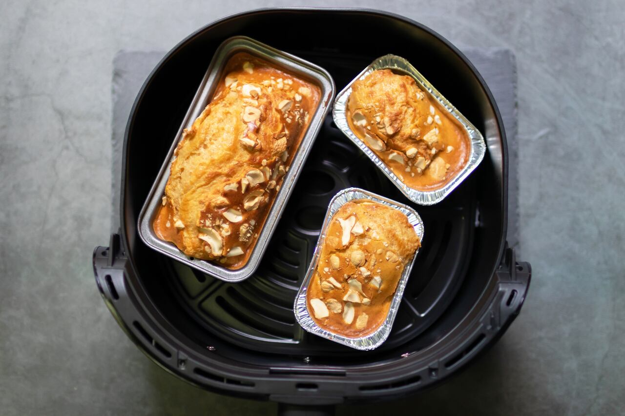 Asegúrese de utilizar los recipientes adecuados para la freidora de aire