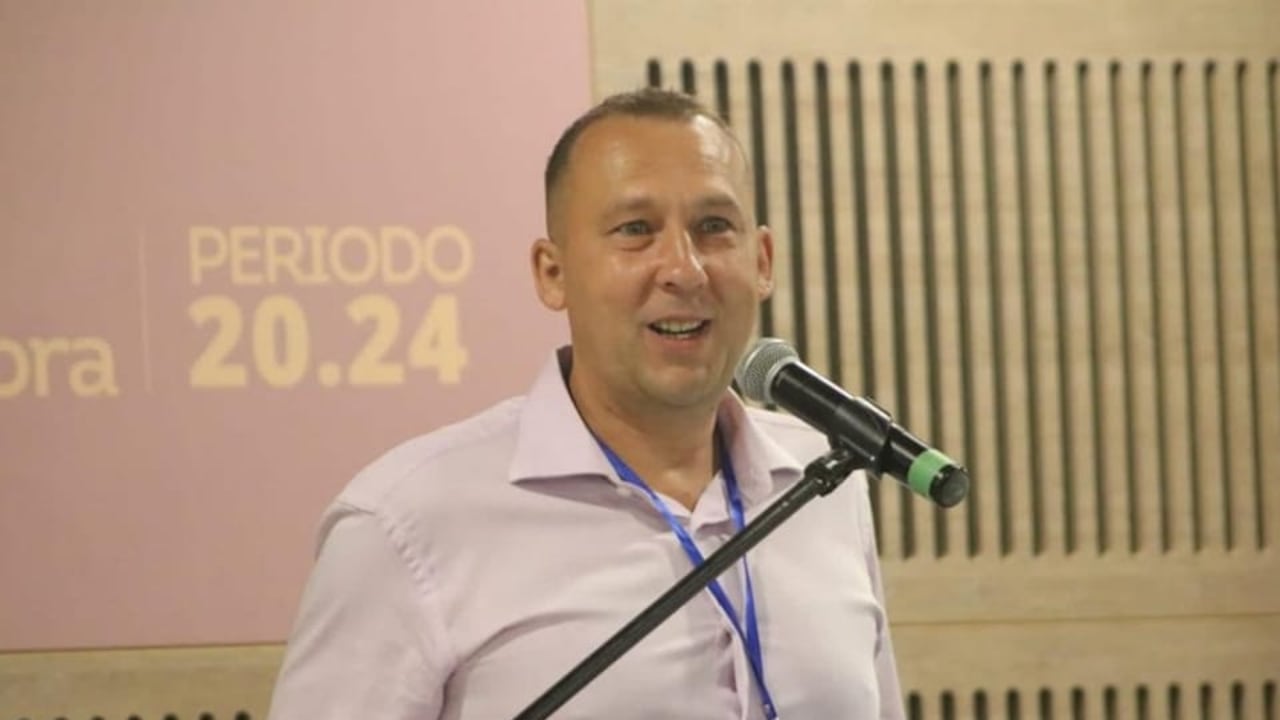 Mikhail Krasnov, es economista de profesión.