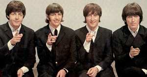 9. The Beatles y The Ramones: ambos conjuntos iniciaron en sus respectivos garajes. El primero (foto), en la casa de los padres de Lennon, a quien tuvieron que decirle que se marchara con sus amigos al antejardín, ya que hacían demasiado ruido y eso era molesto para sus vecinos. Y The Ramones, legendarios por promover el género del punk, empezaron también en garajes, ya que dos de sus miembros ya habían conformado agrupaciones donde solían practicar allí, así que decidieron mantener la tradición y no perder la esencia. Foto: Getty Images.