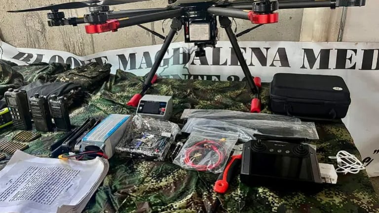 La FIP alerta sobre más de 700 ataques con drones en Colombia y la disputa por el espacio aéreo.