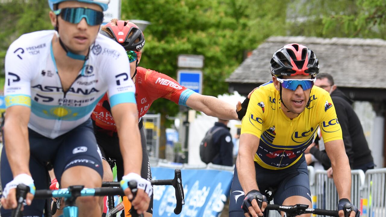 Team Ineos' Richie Porte of Australia wearing the overall leader's yellow jersey celebrates as he crosses the finish line of the eighth stage after winning the 73rd edition of the Criterium du Dauphine cycling race, a 147km between La Lechere-Les-Bains and Les Gets on June 6, 2021. (Photo by Alain JOCARD / AFP)