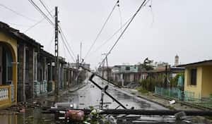 Postes de luz en el suelo, casas sin techo e inundaciones, fueron algunos de los daños que dejó el huracán Ian en la isla de Cuba
