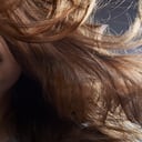 Algunas vitaminas ayudan al crecimiento del cabello.