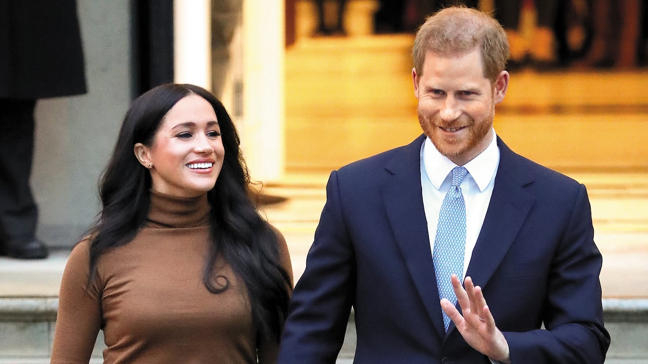 LONDRES, INGLATERRA - 7 DE ENERO: El príncipe Harry, duque de Sussex y Meghan, duquesa de Sussex salen de la casa de Canadá el 7 de enero de 2020 en Londres, Inglaterra. (Foto de Chris Jackson / Getty Images)