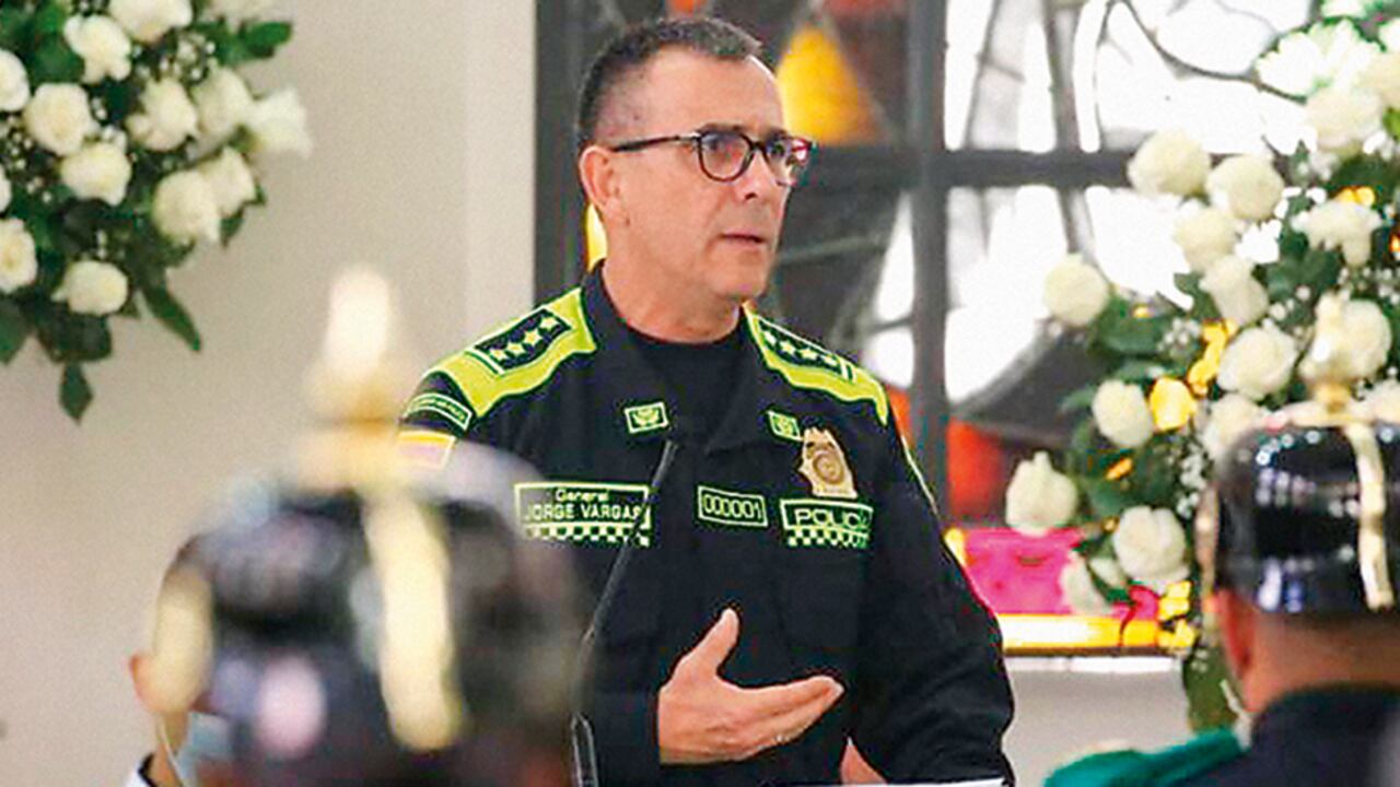 “He llorado por mis hermanos policías, lo digo con orgullo”, estas fueron las palabras del director de la Policía, general Jorge Luis Vargas, honrando la vida de sus hombres.