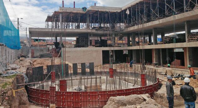 El Gran Yomasa, en la localidad de Usme, es el único colegio nuevo cuya construcción ya empezó. Esta foto muestra el estado de las obras el 3 de octubre de 2013. Esta semana debía entregarse la Fase I (el 50 por ciento) de la obra.