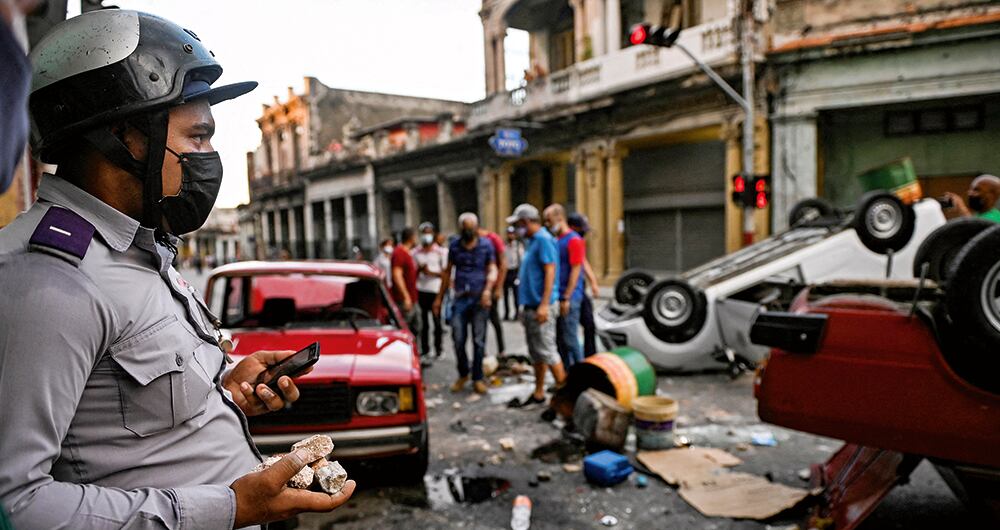 Una lluvia de piedras sobre la revolución_1