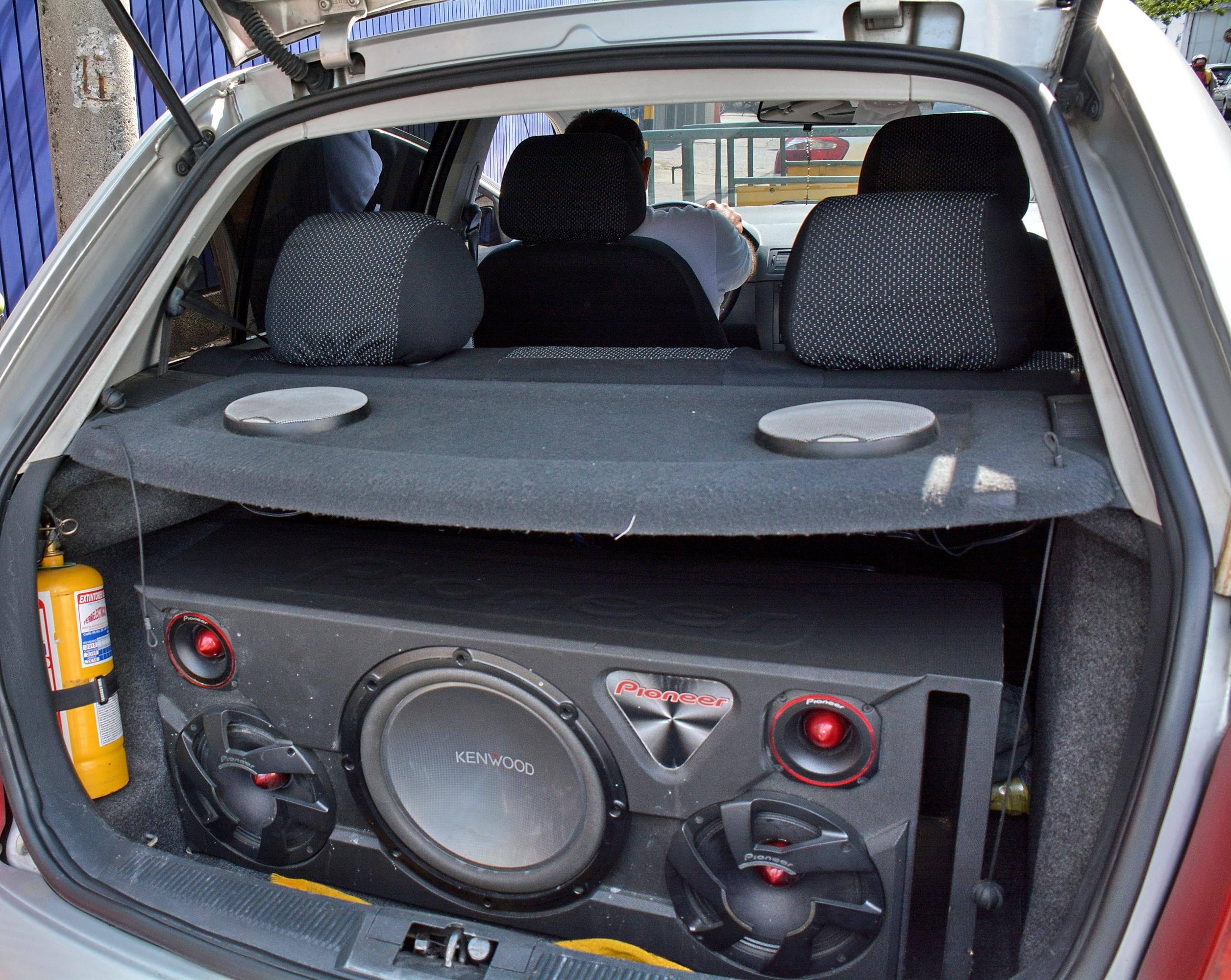 Aunque con frecuencia las personas se quejan por vehículos que exceden el volumen  con su música, esta es una de las infracciones poco comunes, según el registro de Tránsito. Este año hay una multa.