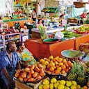 Si bien los precios de los alimentos han tenido fuertes correcciones, las variaciones en las cosechas afectaron comestibles como el tomate y la mora, hoy con la mayor inflación de la canasta familiar. Los impuestos saludables también encarecieron varios productos.