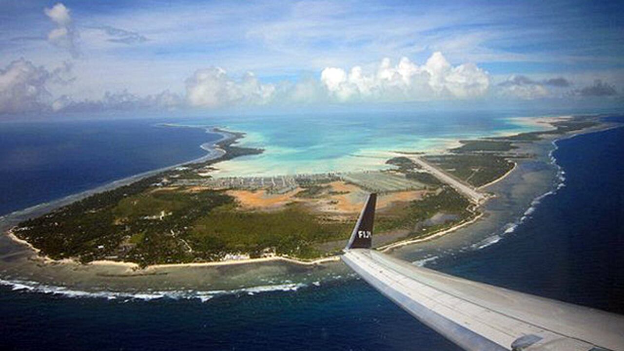 South Tarawa, la isla principal de Kiribati, tiene una densidad demográfica similar a Tokio o Hong Kong.