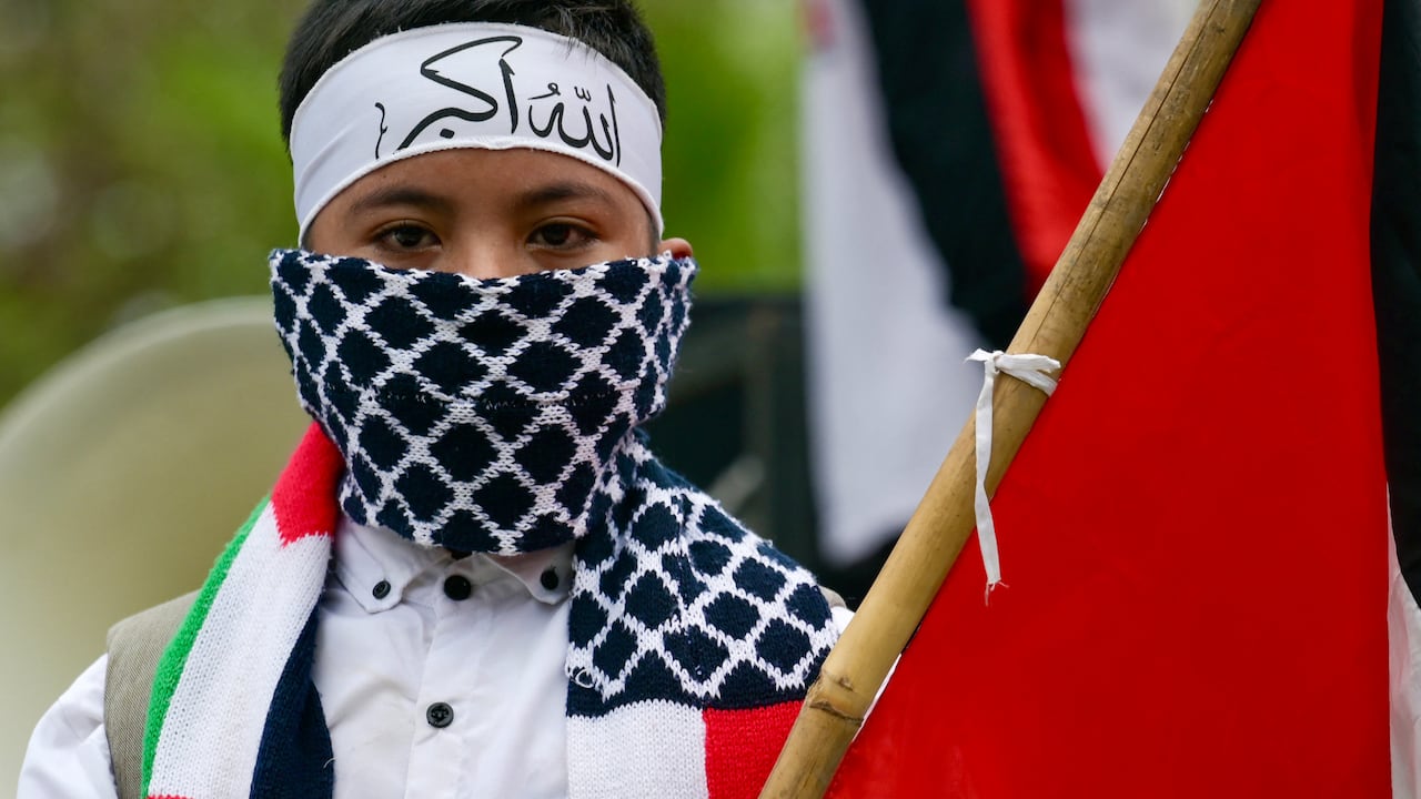 Incluso en Egipto, los presentadores de programas de entrevistas prorrégimen, habitualmente hostiles a Hamás, aplaudieron "la resistencia de un pueblo oprimido", viendo en la ofensiva un "insulto a la teoría de la invencibilidad de los israelíes"