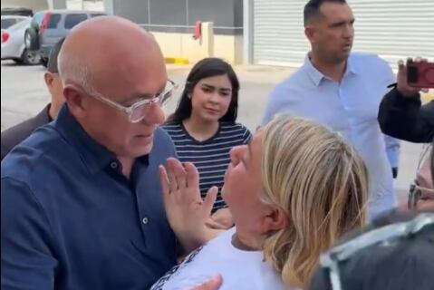 Jorge Rodríguez en encuentro con familiares de presos políticos