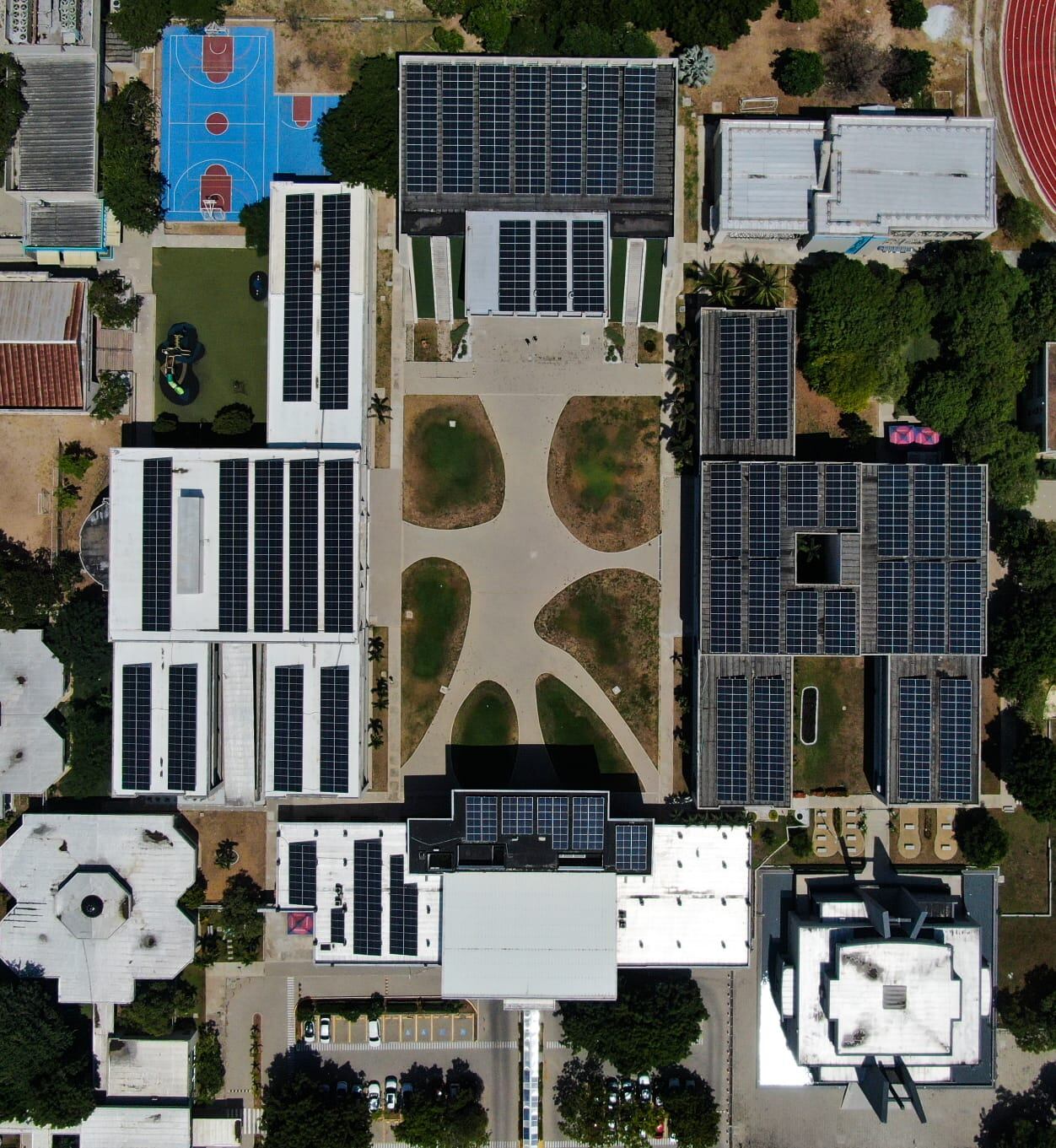 Así se ve la planta solar en el colegio San José Barranquilla.
