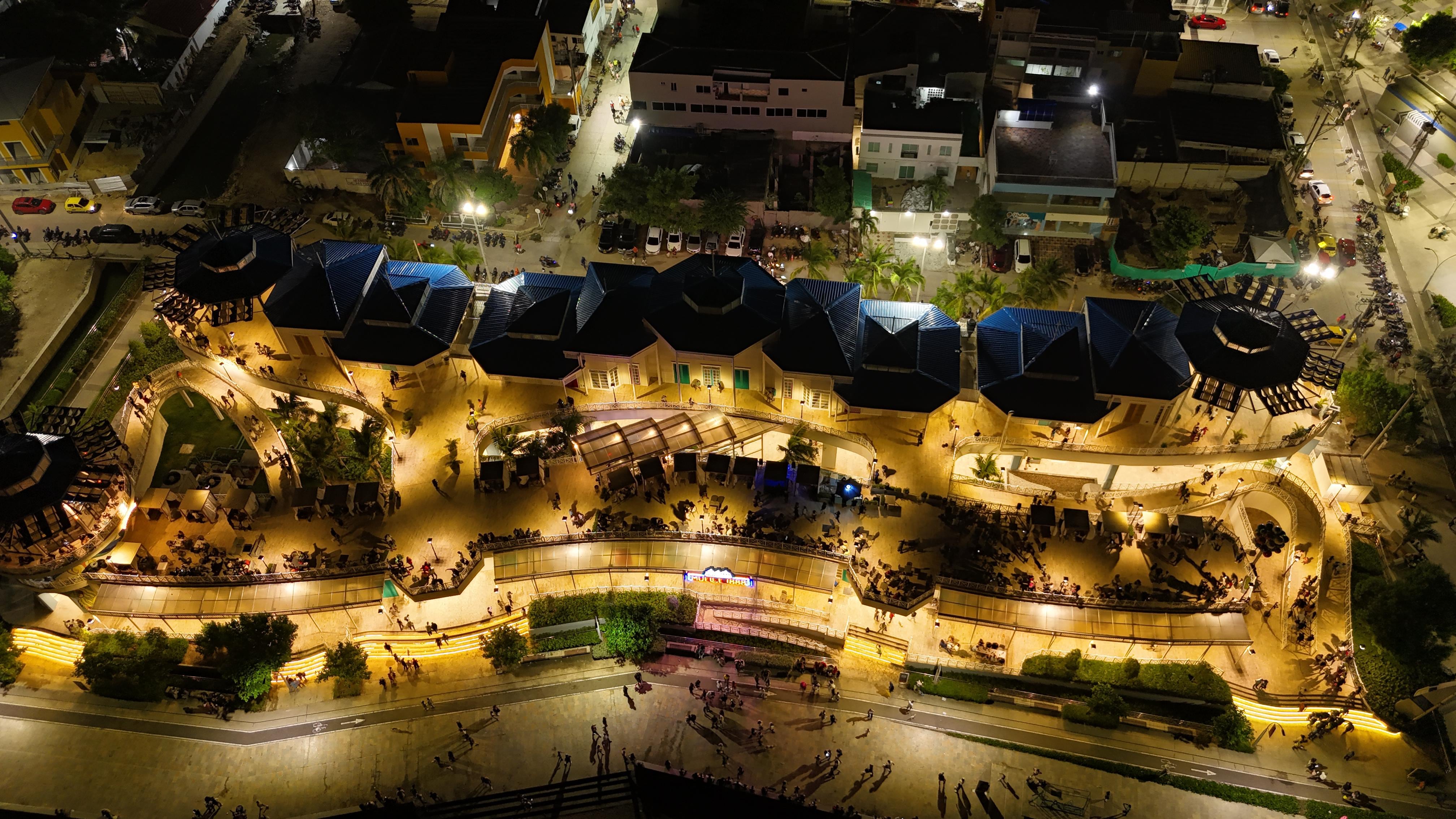 Vista nocturna de Puerto Colombia, Atlántico.