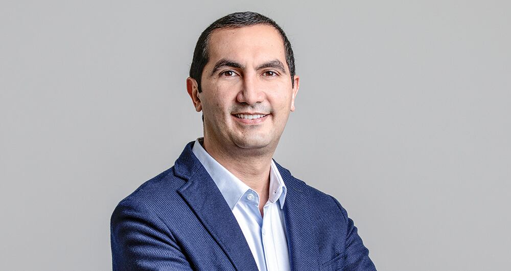 Tiene origen libanés y es miembro del Partido Conservador Colombiano.