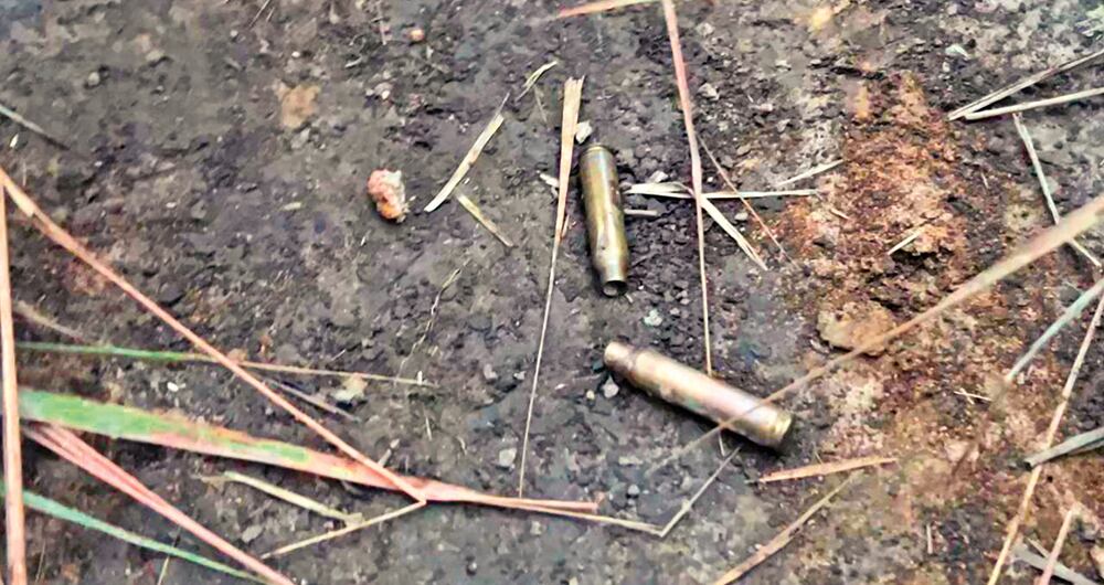 Casquillos de bala de fusil en el campamento de alias Miller.