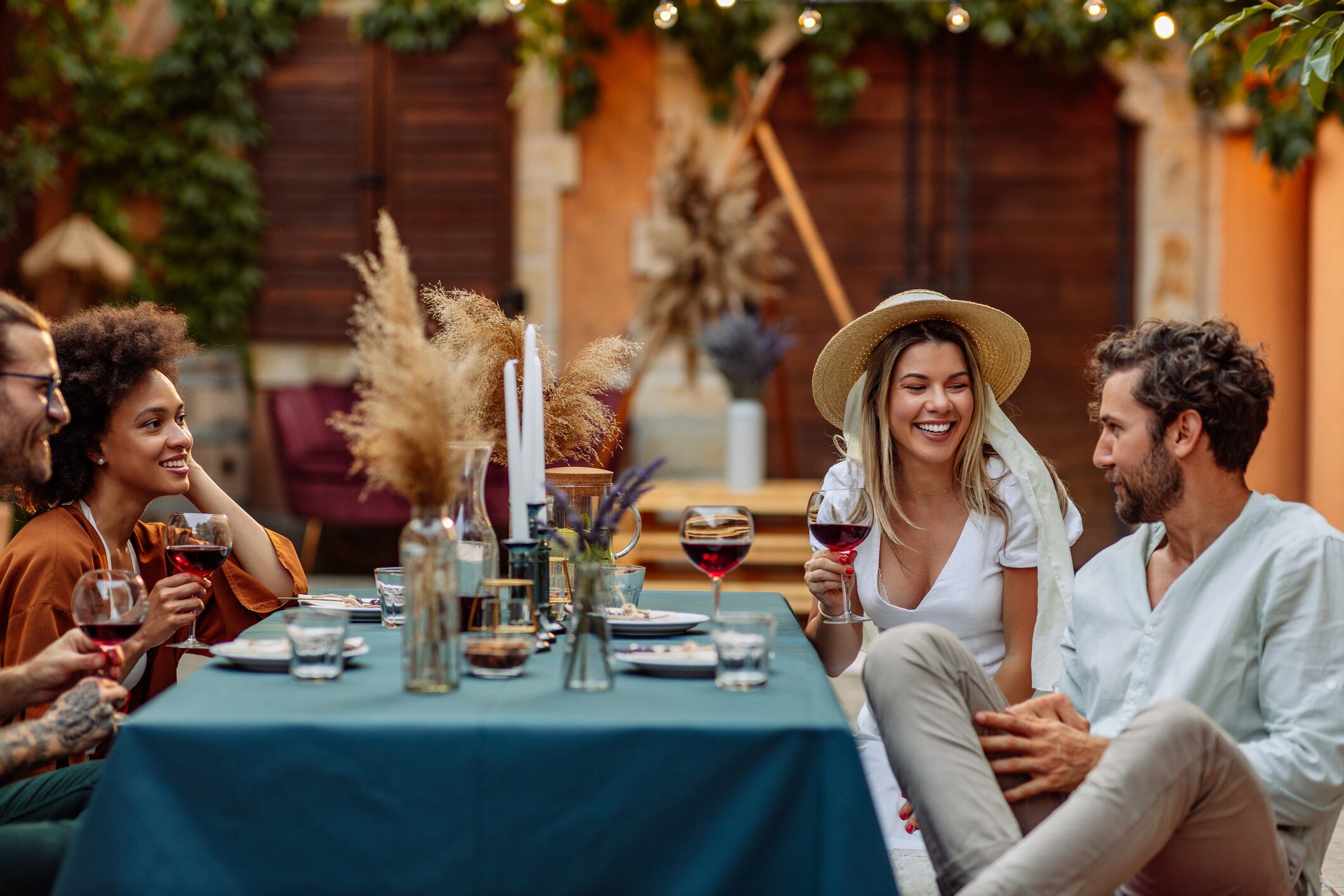 Su capacidad para destacar en cualquier evento hace de este atuendo una elección perfecta para una noche memorable.