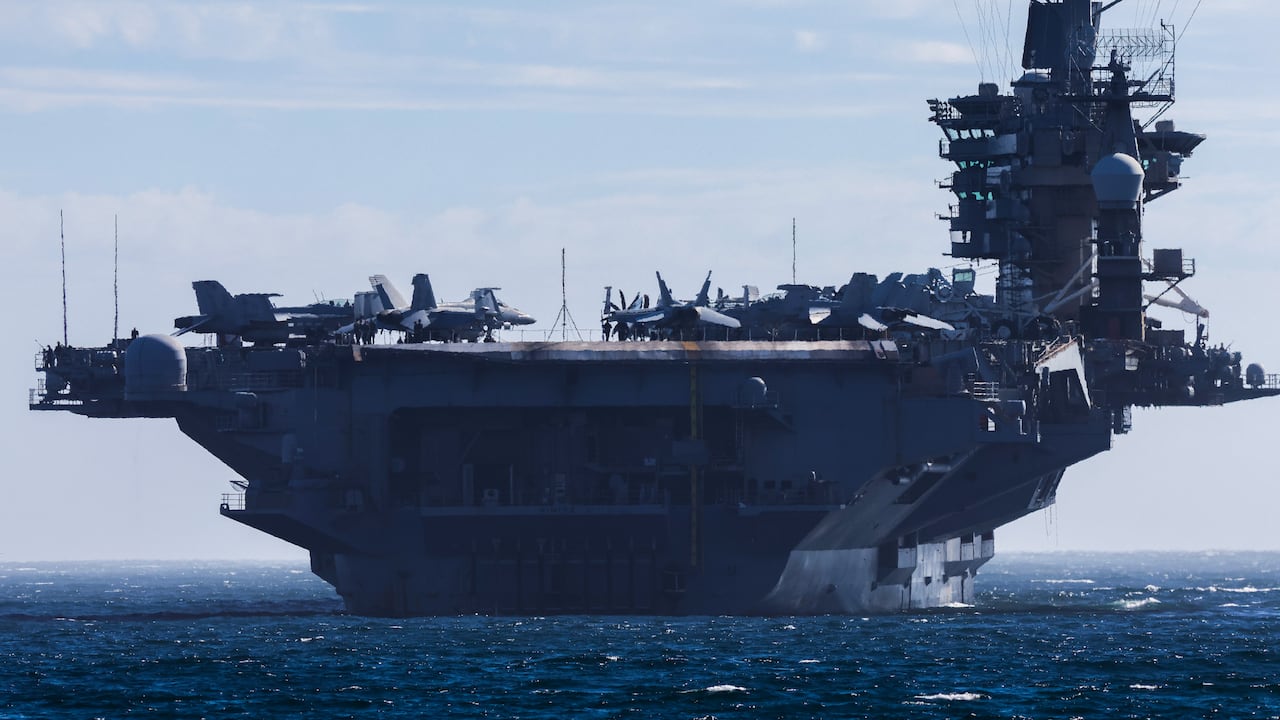 El portaaviones USS Nimitz se encuentra frente a la costa de Valparaíso realizando ejercicios con la Armada de Chile.