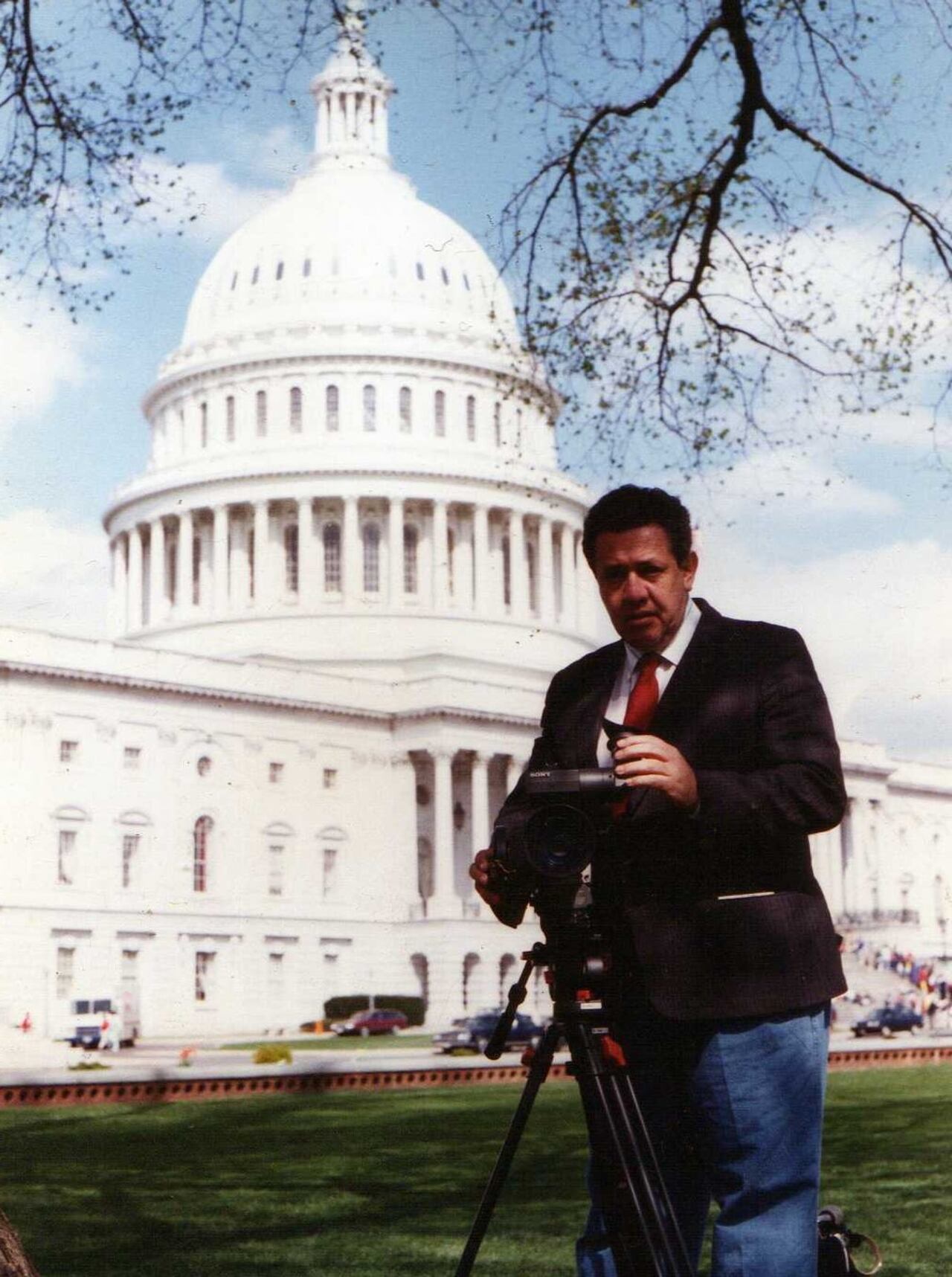 Palabra Libre publica "Un París de cabaret", del periodista Héctor Mora, un ejercicio literario del periodista alrededor de sus visitas a la Ciudad luz.