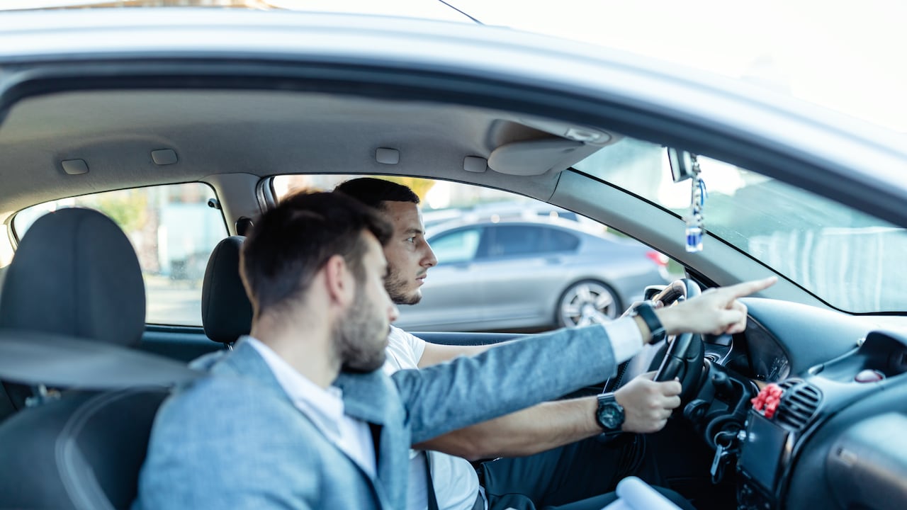 Para obtener una licencia Real ID, los solicitantes deben acudir personalmente a una oficina del Departamento de Vehículos Motorizados (DMV)