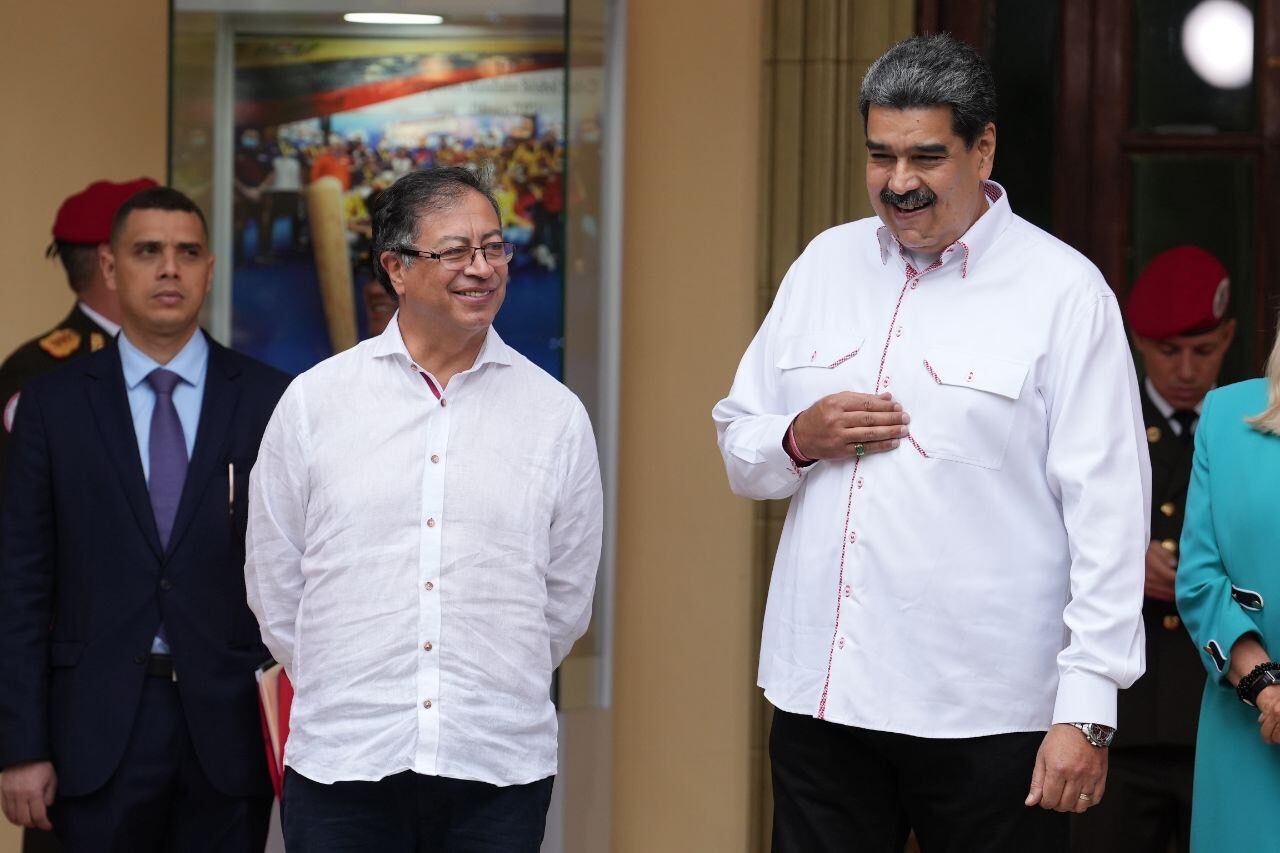 Gustavo Petro y Nicolás Maduro en Caracas.