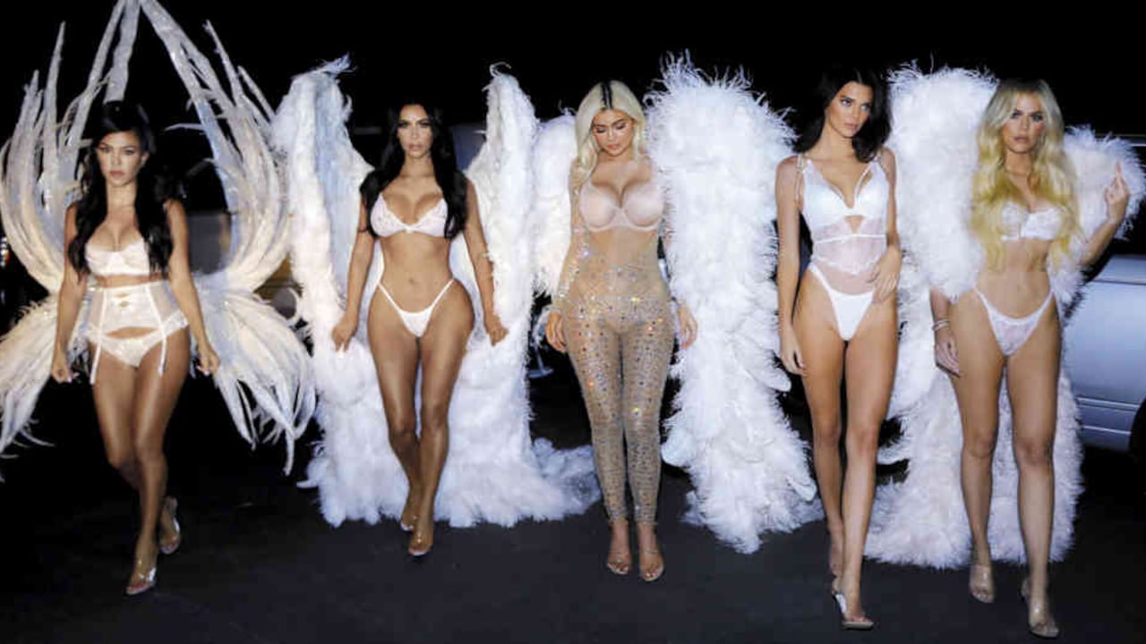 Las exuberantes reinas de los reality shows se disfrazaron el año pasado de ángeles de Victoria’s Secret para el Halloween. De izquierda a derecha: Kourtney Kardashian, Kim Kardashian, Kylie Jenner, Kendall Jenner y Khloé Kardashian.