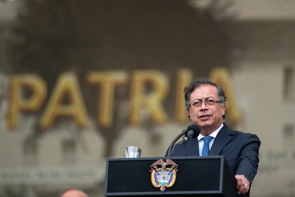 Presidente Gustavo Petro en la ceremonia de ascensos al grado de subtenientes del Ejército Nacional.