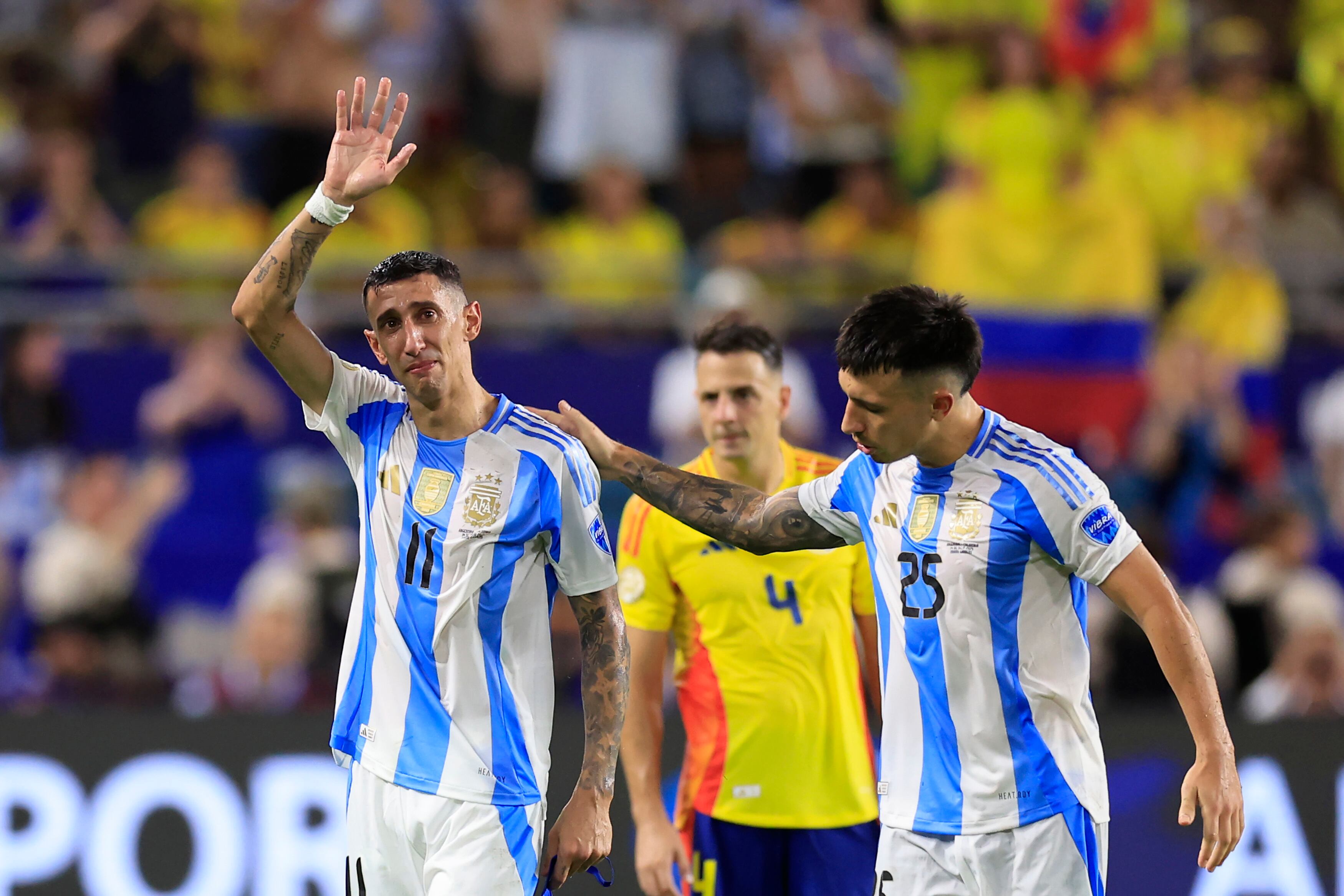 Ángel Di María, de Argentina, llora mientras abandona el campo durante el partido de la final de la CONMEBOL Copa América 2024 entre Argentina y Colombia en el Hard Rock Stadium el 14 de julio de 2024 en Miami Gardens, Florida.