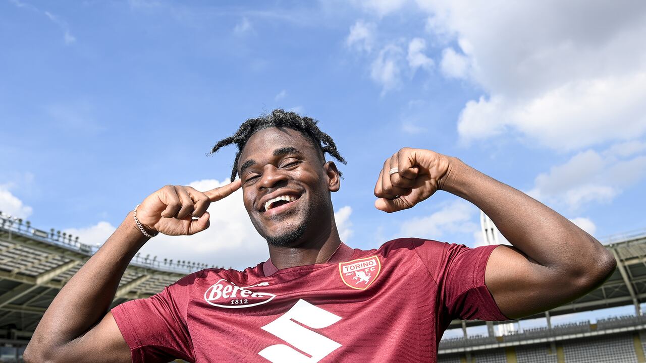 Duván Zapata vistiendo el uniforme del Torino.