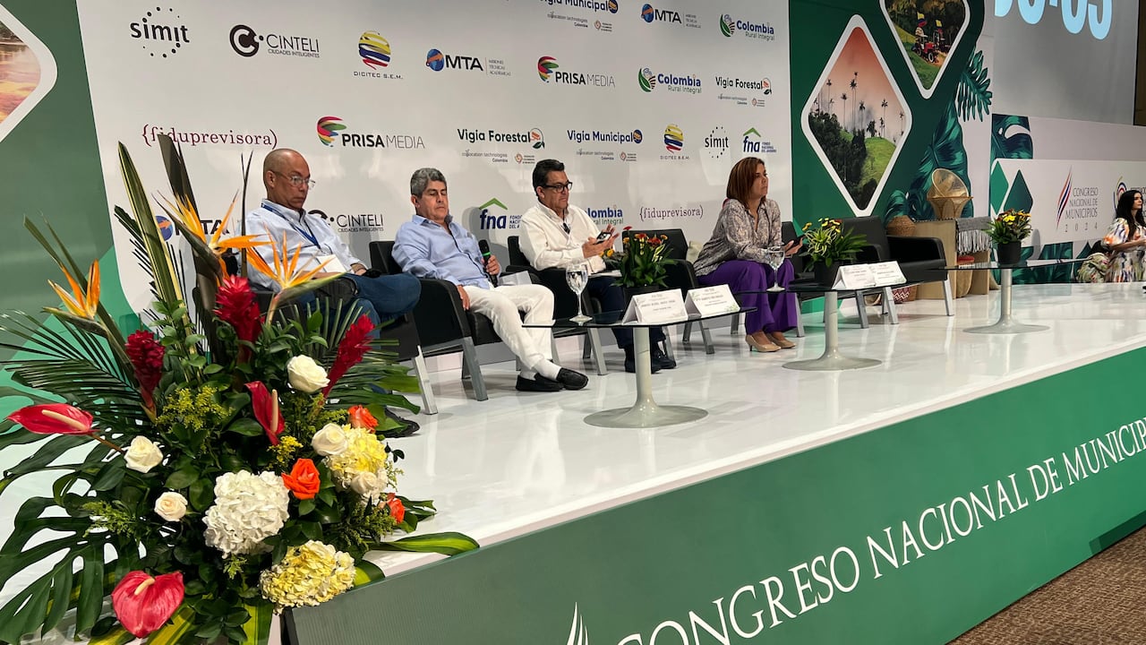 Ernesto Miguel Orozco Durán (alcalde de Valledupar), Gilberto Toro E. (director ejecutivo Federación Colombiana de Municipios), Jaime Dussán (presidente de Colpensiones) y Jhenifer Mojica (ministra de Agricultura).