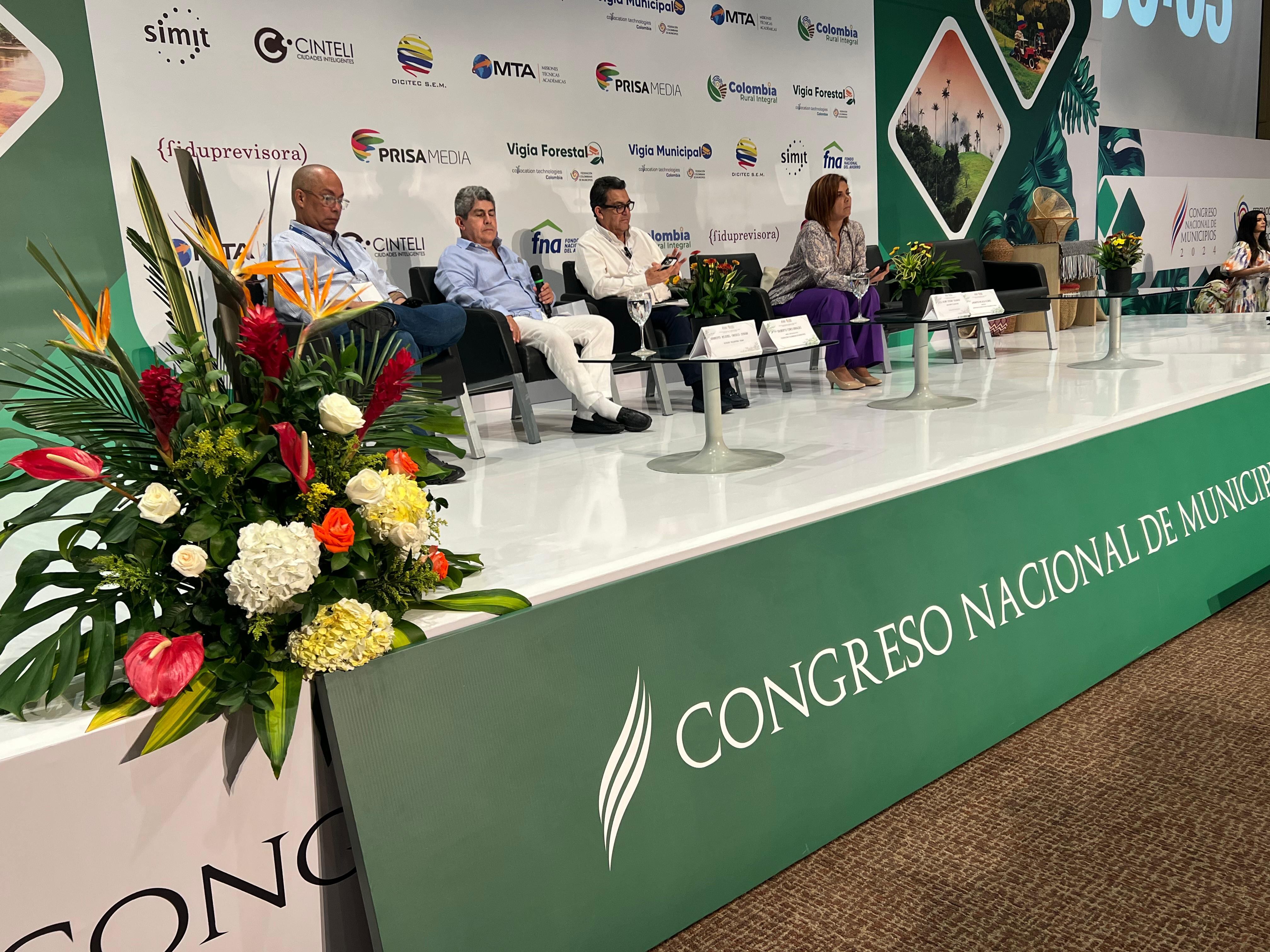 Ernesto Miguel Orozco Durán (alcalde de Valledupar), Gilberto Toro E. (director ejecutivo Federación Colombiana de Municipios), Jaime Dussán (presidente de Colpensiones) y Jhenifer Mojica (ministra de Agricultura).