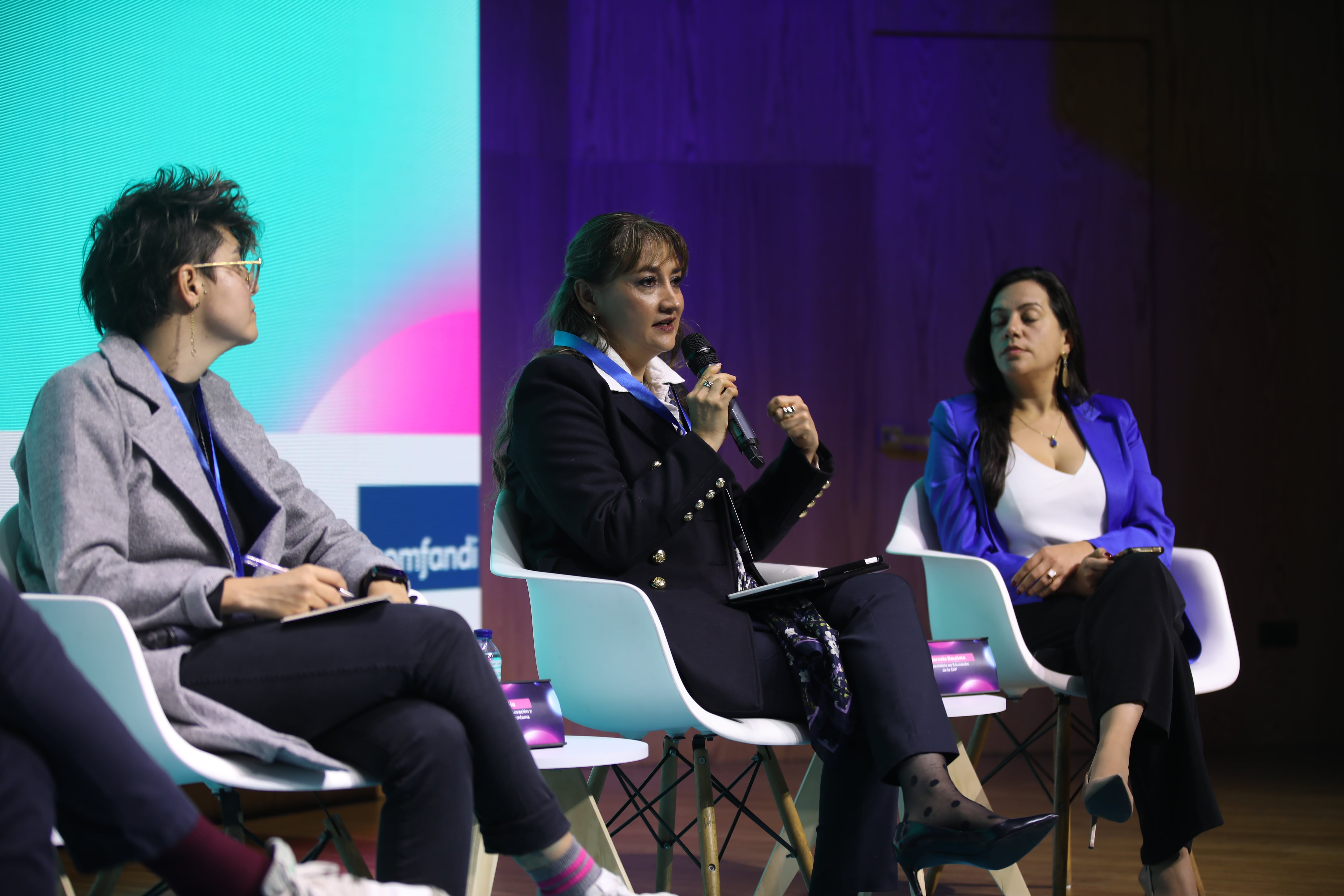 ‘Cumbre Líderes por la Educación 2024’
25 y 26 de septiembre de 2024 


●	Sebastián Moreno Cruz,  CEO de Critertec

●	Juli Mejía, responsable de innovación y aprendizaje de Comfama.

●	Mónica Hernández, directora de la Fundación Telefónica Movistar.
●	Marcela Bautista, especialista en Educación de la CAF.

El papel de los educadores en la era digital