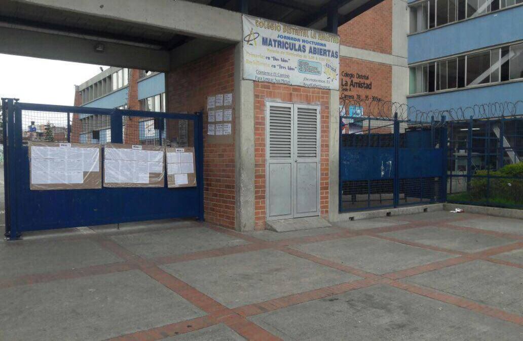 Poca presencia de votantes en un colegio de Kennedy.