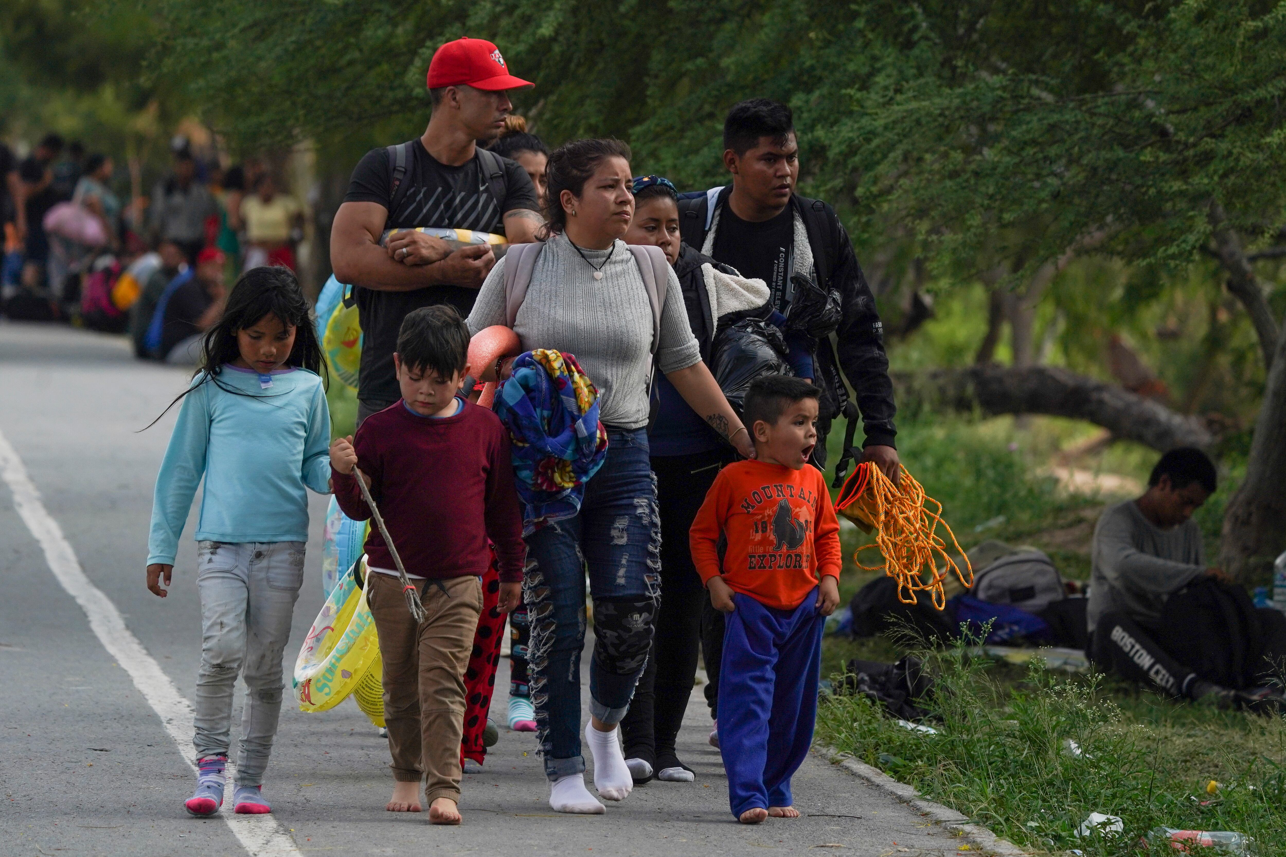 Migrantes buscan llegar a EE.UU.