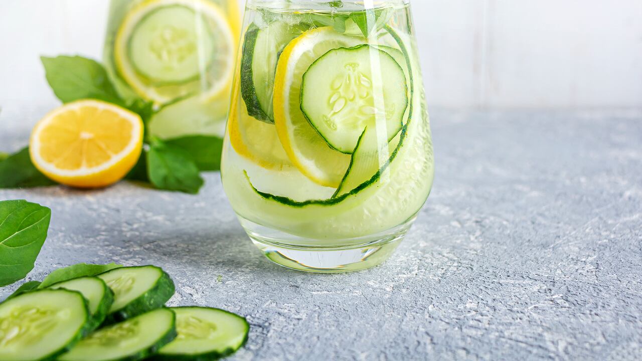 La infusión puede ser tomada en cualquier hora del día, pero es recomendable hacerlo en ayunas para aprovechar al máximo sus beneficios.