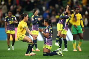 MELBOURNE, AUSTRALIA - 8 DE AGOSTO: Marcela Restrepo y Daniela Arias de Colombia celebran después de la victoria del equipo por 1-0 y avanzan a los cuartos de final luego del partido de octavos de final de la Copa Mundial Femenina de la FIFA Australia y Nueva Zelanda 2023 entre Colombia y Jamaica en Melbourne Rectangular Estadio el 08 de agosto de 2023 en Melbourne / Naarm, Australia. (Foto de Alex Grimm - FIFA/FIFA vía Getty Images)