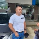 Un servidor del CTI leyéndole los derechos al patrullero Yofri Edwin Cardona Cardona, cuando hizo efectiva la orden de captura, en Buenaventura (Valle del Cauca).