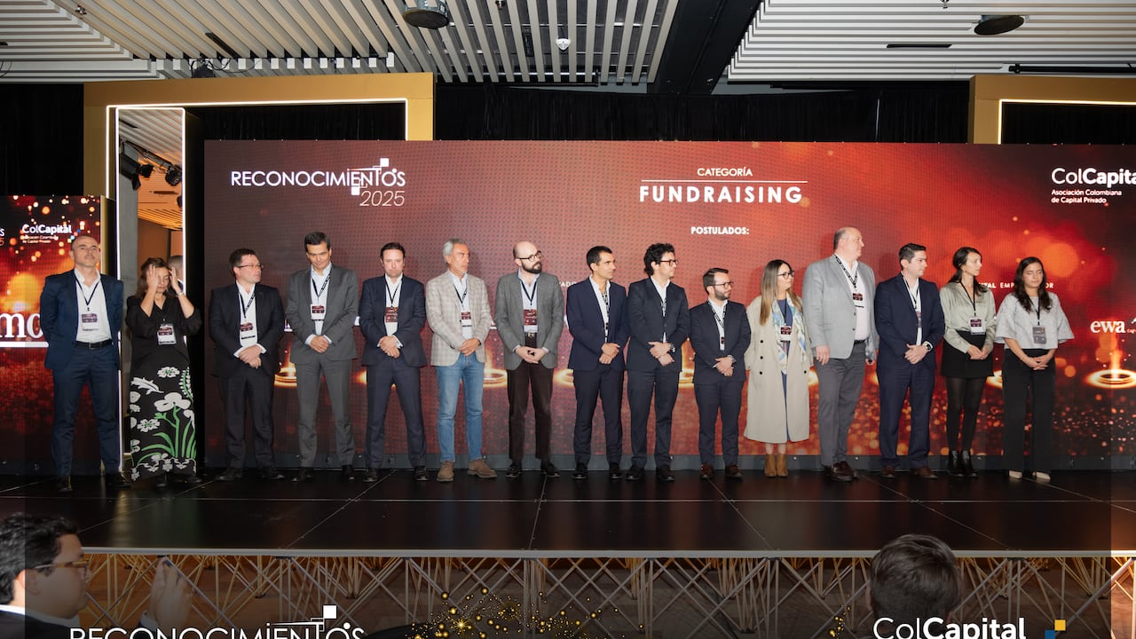 Ganadores y jurados reunidos en la Gala de Reconocimientos 2025, donde se destacaron los proyectos más sobresalientes del año