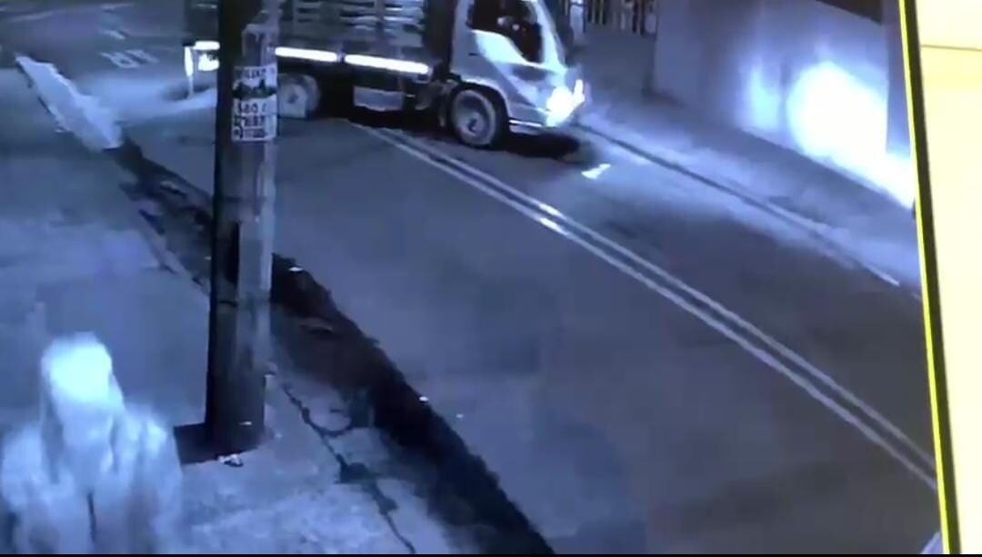 El hampa no afloja: ladrones desocuparon una fábrica de zapatos en Bogotá