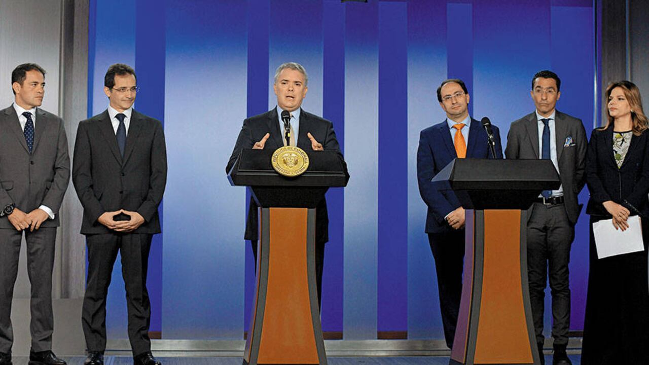 De izquierda a derecha: Fabián Hernández, presidente de Telefónica; Marco Ribas, presidente de Accenture; el presidente Iván Duque; José Manuel Restrepo, Ministro de Comercio; Ignacio Gaitán, gerente de iNNpulsa y Flavia Santoro, presidente de Procolombia.