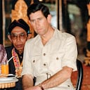 Carlos y Diana empezaron a mostrar distancia en público a finales de los años ochenta. Pero nunca se pensó que fuera ella quien le puso los cachos con Barry Mannakee.