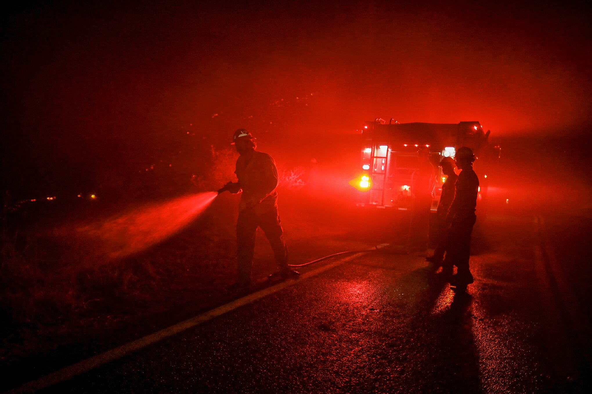 En imágenes : Los bomberos luchan contra el incendio de Wishon en California