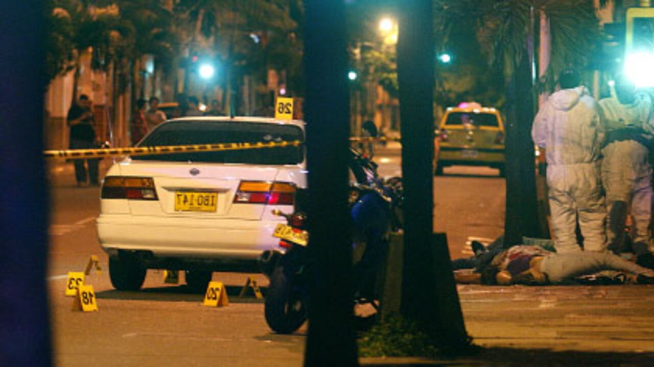 Dos sicarios, cada uno con dos pistolas,dispararon a las personas que salían de una discoteca a tres cuadras del parque de Envigado.
