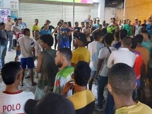 Varias personas violentaron la estación de Policía.