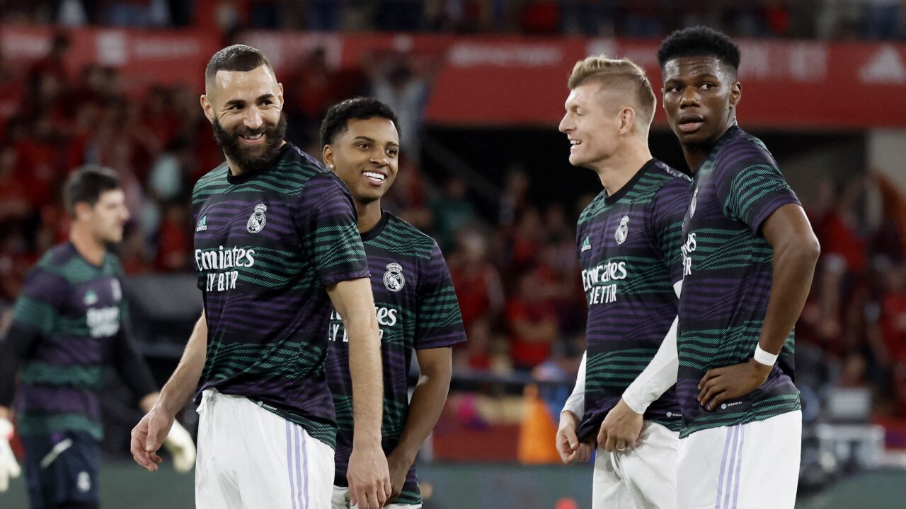 Soccer Football - Copa del Rey - Final - Real Madrid v Osasuna - Estadio de La Cartuja, Seville, Spain - May 6, 2023 Real Madrid's Karim Benzema, Rodrygo,Toni Kroos and Aurelien Tchouameni during the warm up before the match REUTERS/Jon Nazca