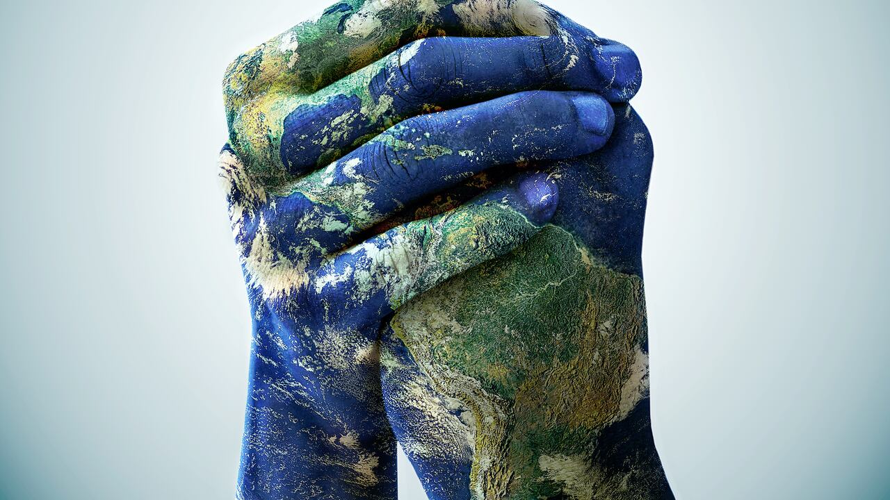 La tierra es destruida por sus habitantesente.