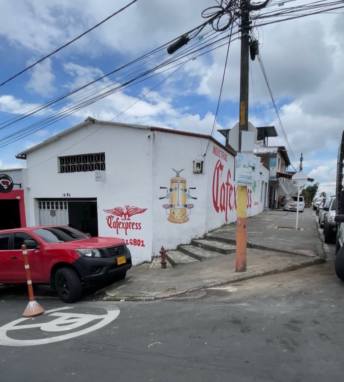Cafexpress antes del terremoto del 10 de agosto.