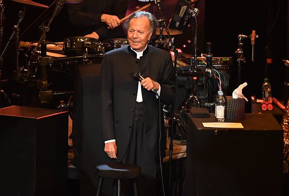 Fotografía de Julio Iglesias durante su concierto del 6 de diciembre de 2019, en Duluth, Georgia.