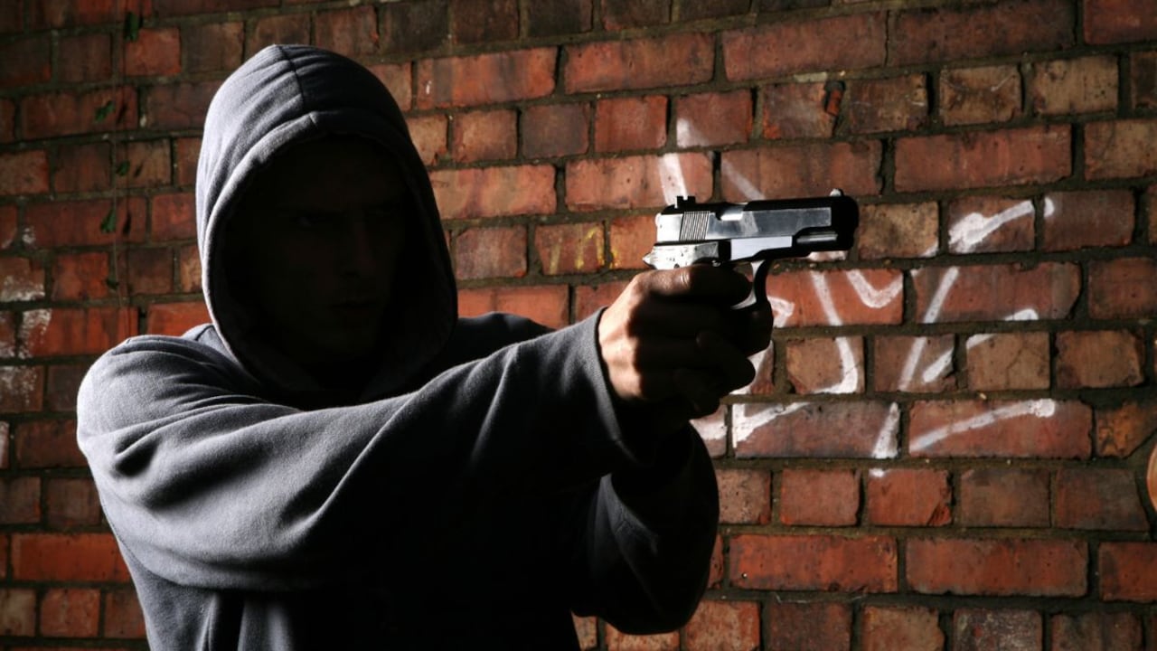 Autoridades investigan lo ocurrido en banco del centro de Buga.