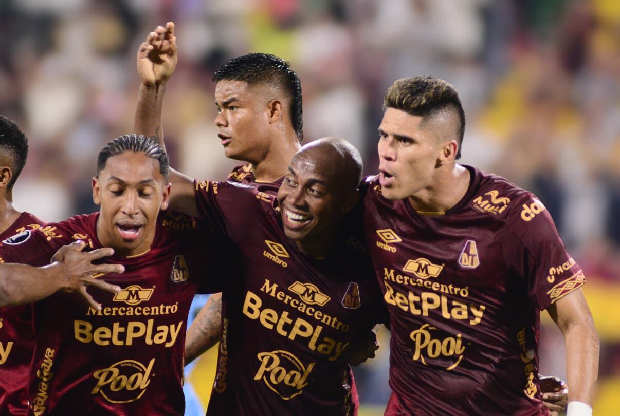 Los jugadores del Deportes Tolima celebran uno de los goles contra O'Higgins en la Copa Libertadores.